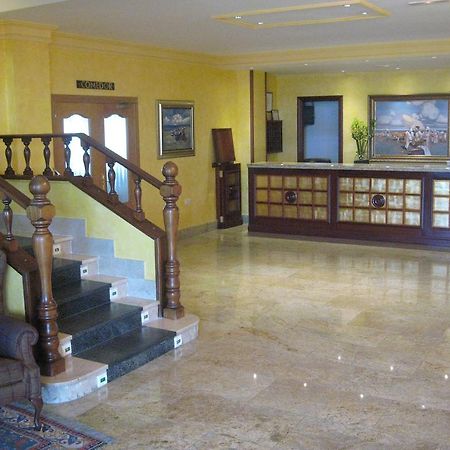 Hotel Restaurante San Roque Медина дел Кампо Екстериор снимка