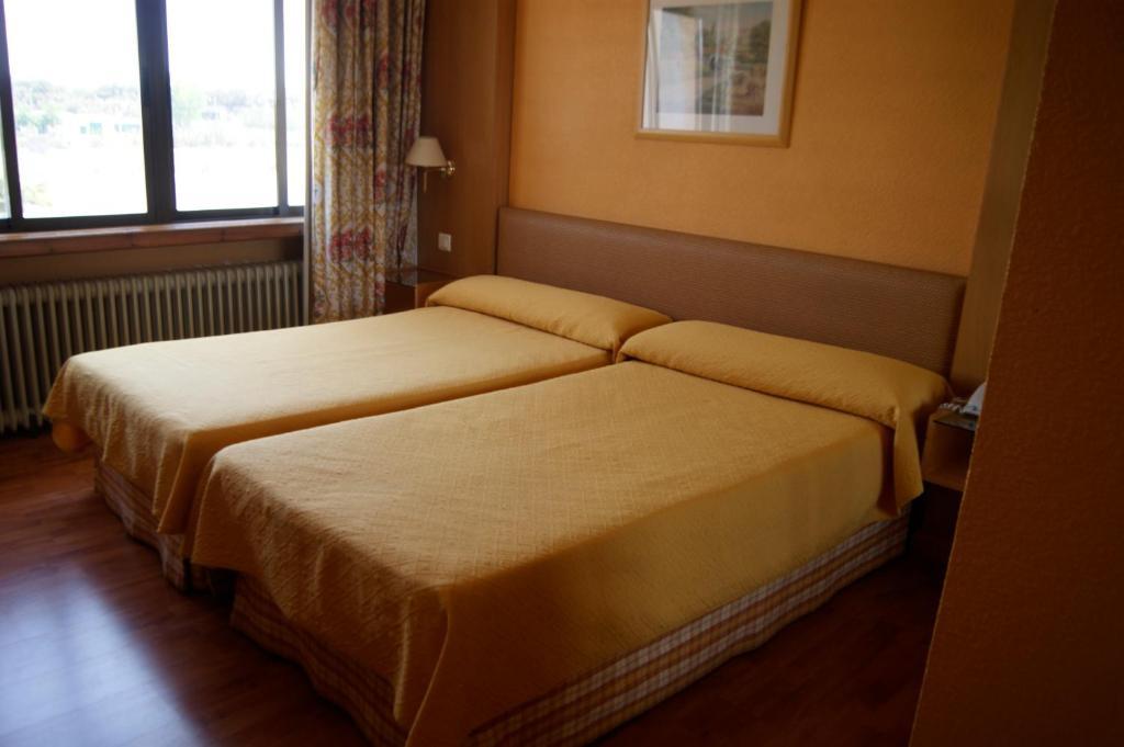Hotel Restaurante San Roque Медина дел Кампо Стая снимка