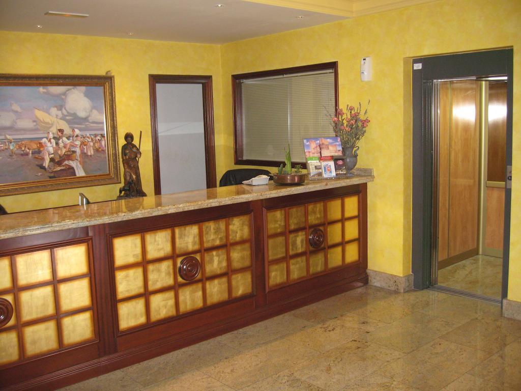 Hotel Restaurante San Roque Медина дел Кампо Екстериор снимка